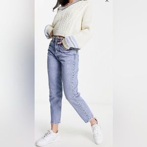 Stradivarius Mom slim fit vintage jean in light wash; Size 8